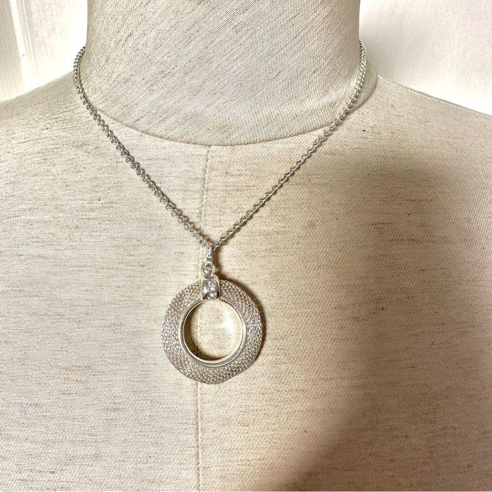 Avon silver tone mesh circle pendant necklace